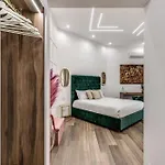 Atarooms בית הארחה